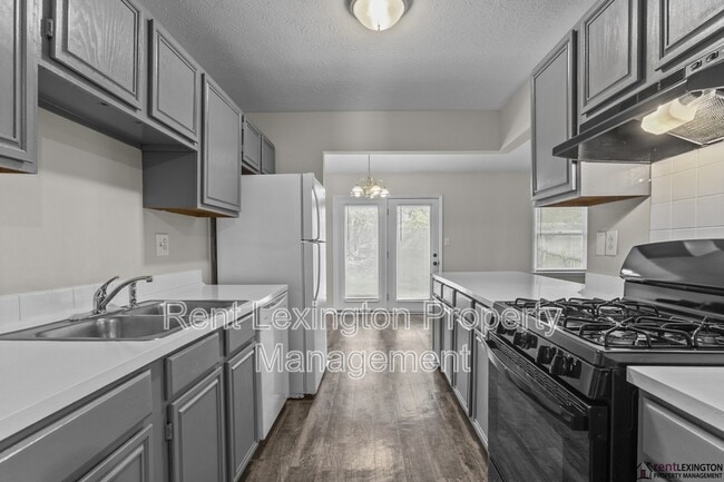 Building Photo - 3424 Promenade Dr