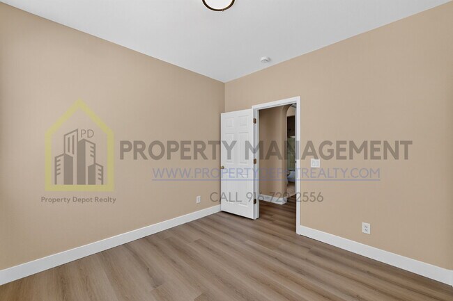 Building Photo - Spacious 3-Bed, 2-Bath Retreat on Charm Way