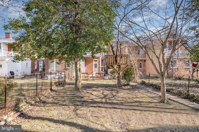 Building Photo - 340 College Ave