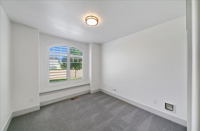 Building Photo - Warm & Welcoming Kuna Rental