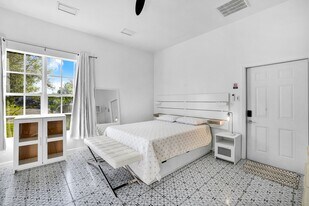 Building Photo - 170 5th St