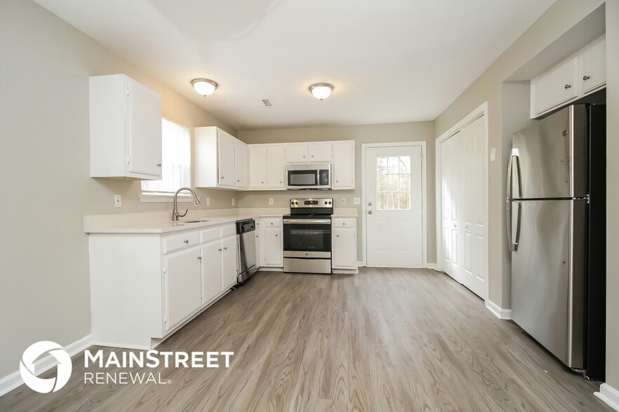 Building Photo - 448 Dorchester Dr