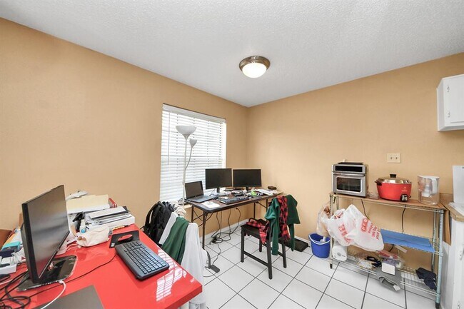 Building Photo - 2750 Holly Hall St