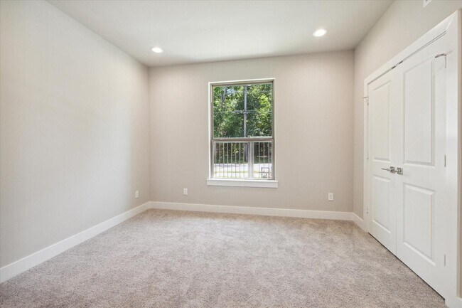 Building Photo - 540 Janisch Rd