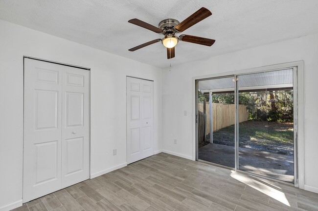 Building Photo - Spacious Remodeled 2-Bedroom Home with Modern Kitchenin Volusia County – Edgewater, FL