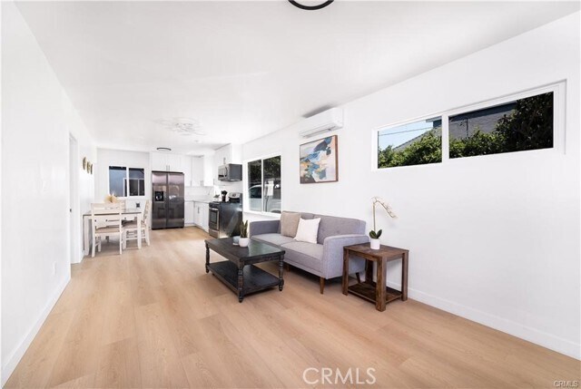 Building Photo - 1009 W Myrtle St