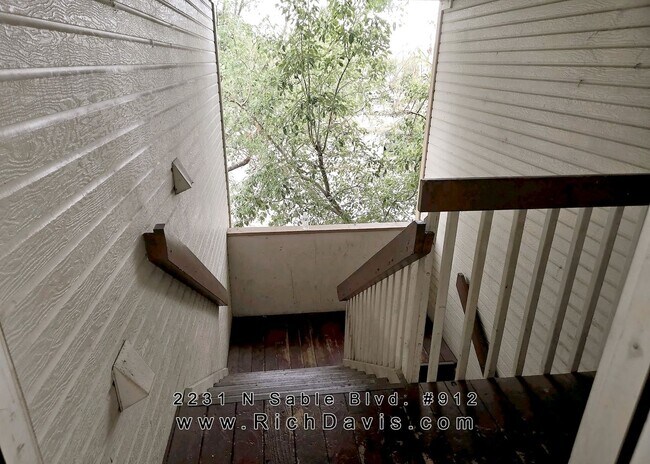 Building Photo - Large 1 bed with washer and dryer hookup