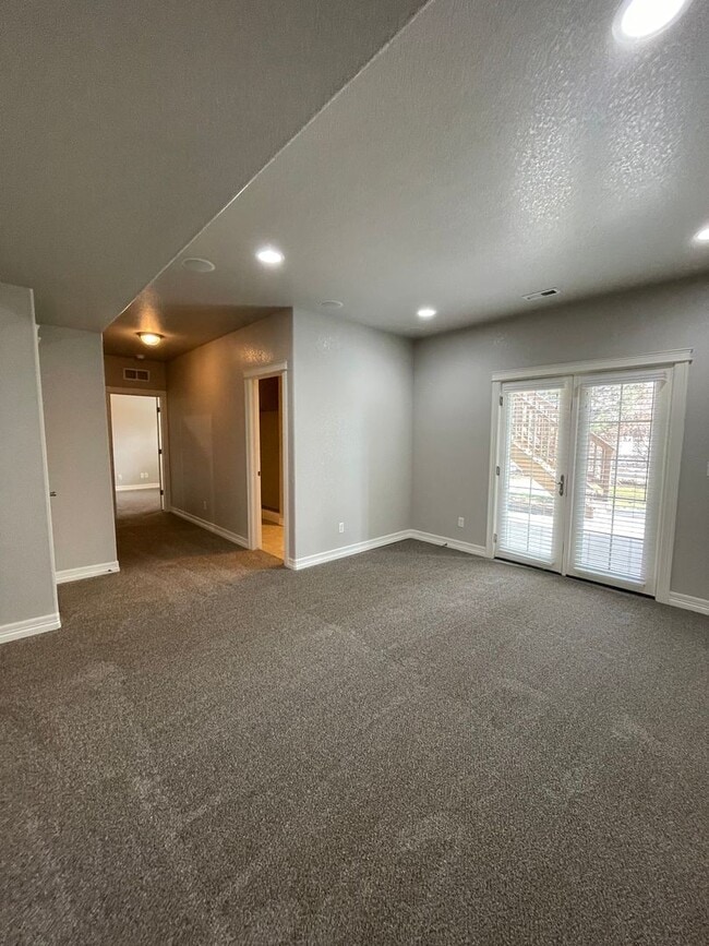 Building Photo - Sprawling Two-Story Home w/ Finished Basement in Maple Hill