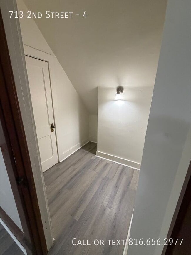 Building Photo - 713 2nd St