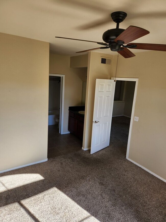 Building Photo - 2 Bedroom 2 Bath Condo located in PV