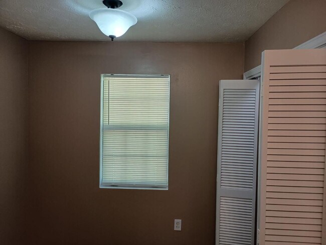 Building Photo - 405 Santa Fe Trail