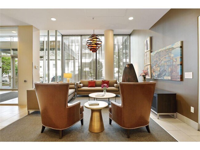 Building Photo - 215 10th Ave S