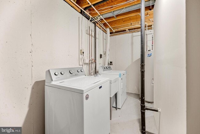 Building Photo - 8439 Lazy Creek Ct