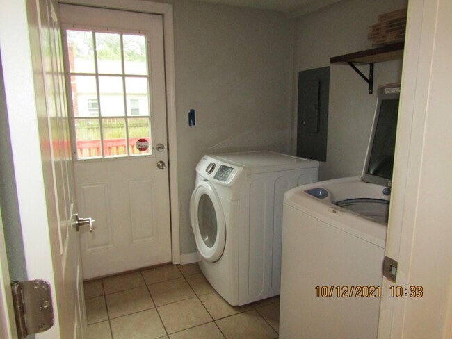 Building Photo - Lafayette