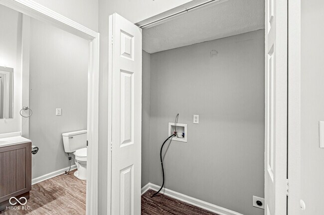 Building Photo - 2345 N Kenwood Ave