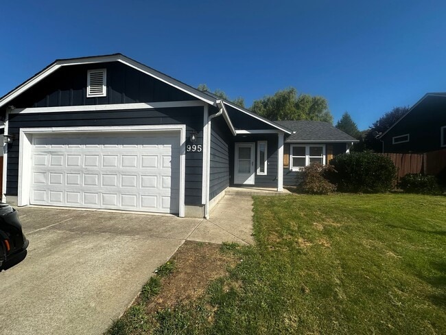 Primary Photo - 3 bedroom 2 bath home in Green