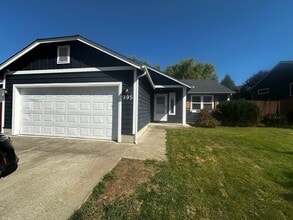 Building Photo - 3 bedroom 2 bath home in Green