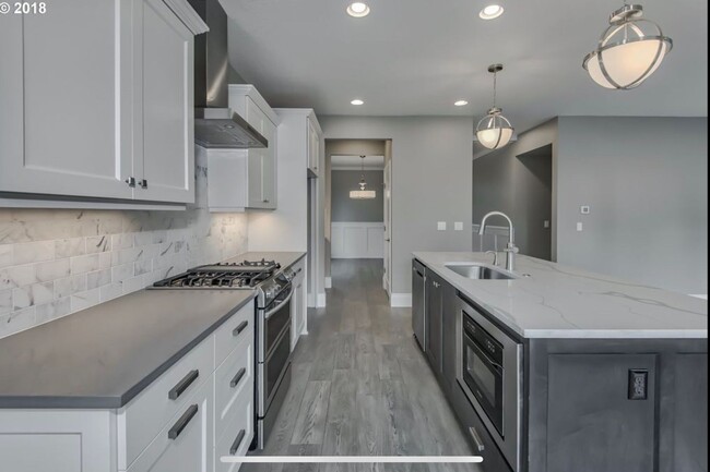 Building Photo - Stunning Executive Home in Cedar Mill/Beth...