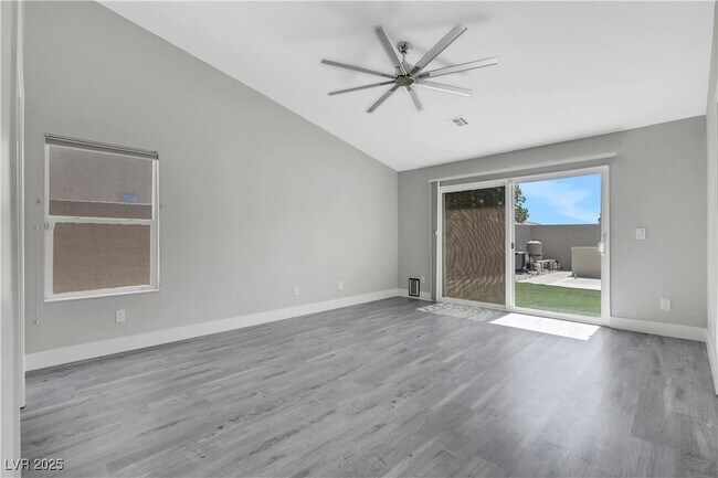 Building Photo - 7379 Majestic Bluff Pl