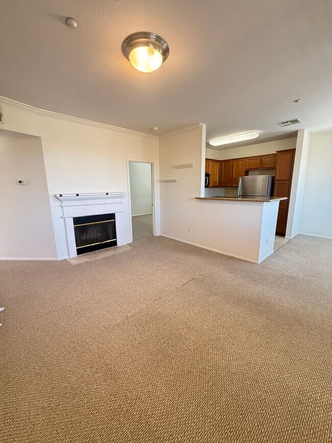 Building Photo - Great 2 bedroom unit upstairs nobody above you!
