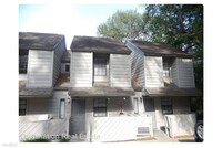 Building Photo - 2 br, 2.5 bath Triplex - 4883 Old Bainbrid...