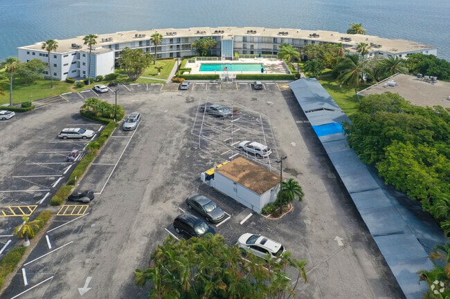 Building Photo - Biscayne Sea Club