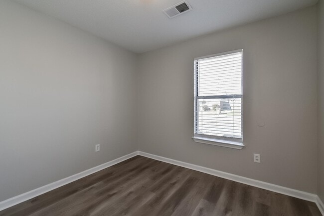 Building Photo - 4539 Longtree Ave