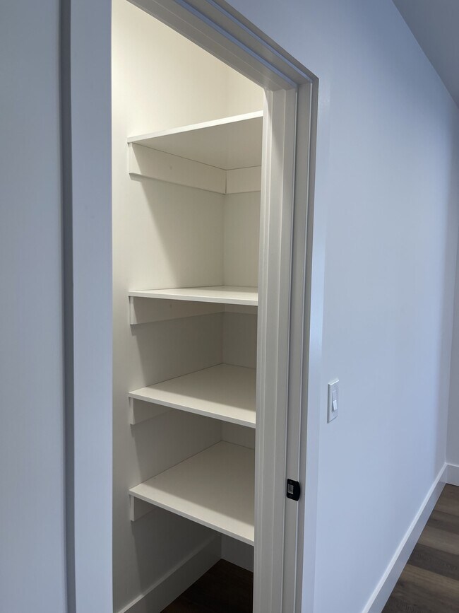 Building Photo - 1536 N Commonwealth Ave