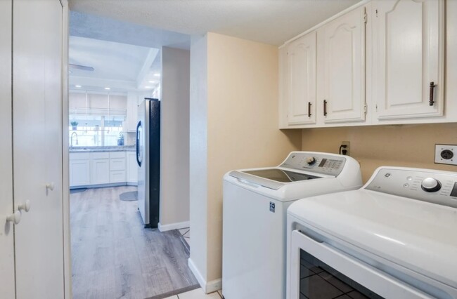 Building Photo - 3614 Pinoak Dr