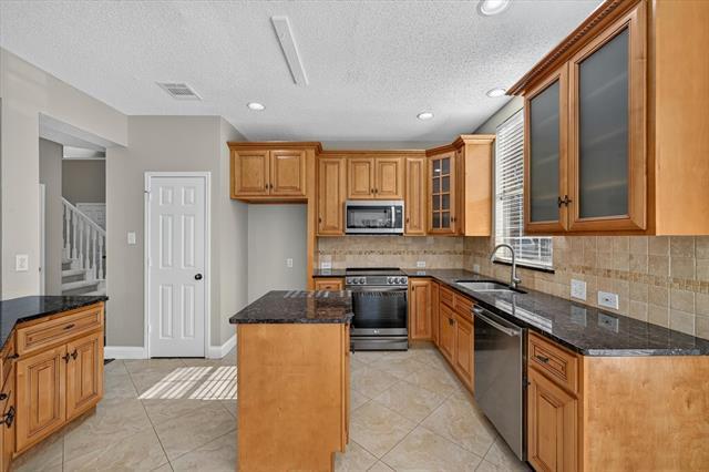 Building Photo - 11613 Alexandria Dr
