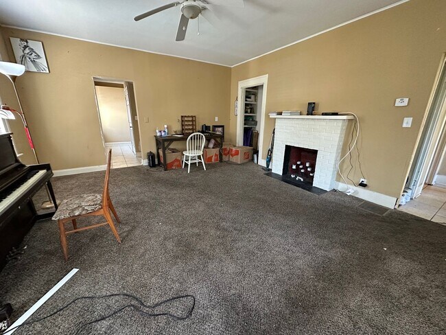 Primary Photo - 639 S Rotherwood Ave
