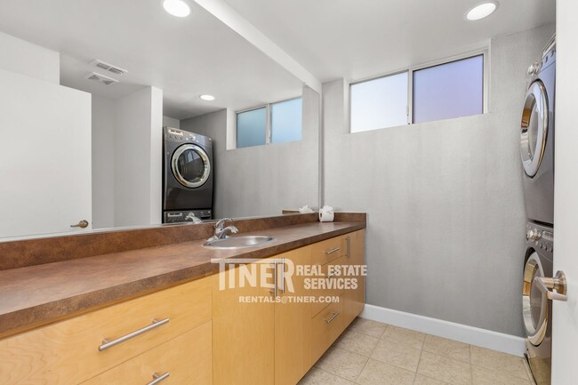 Building Photo - Industrial Loft in Fabulous Downtown Neigh...