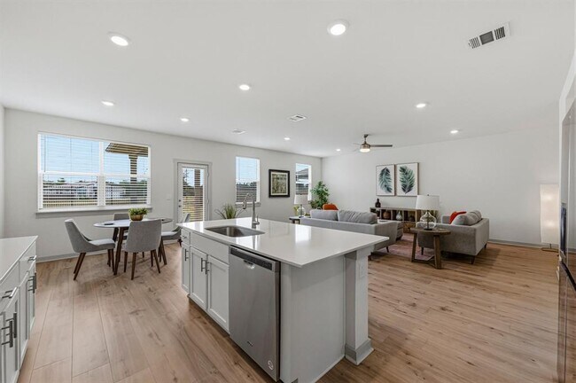 Building Photo - 7511 Traylor Cv