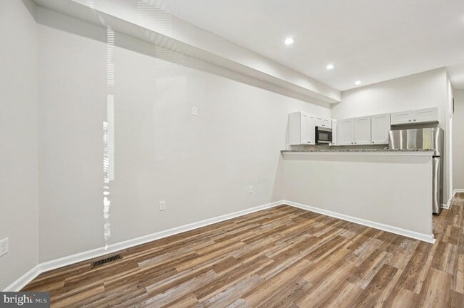 Building Photo - 750 Reservoir St