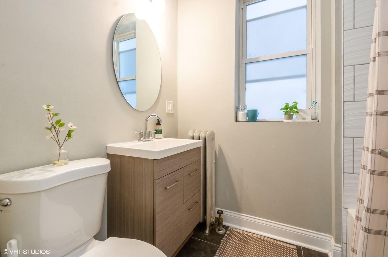 Bathroom - 3021 N Davlin Ct