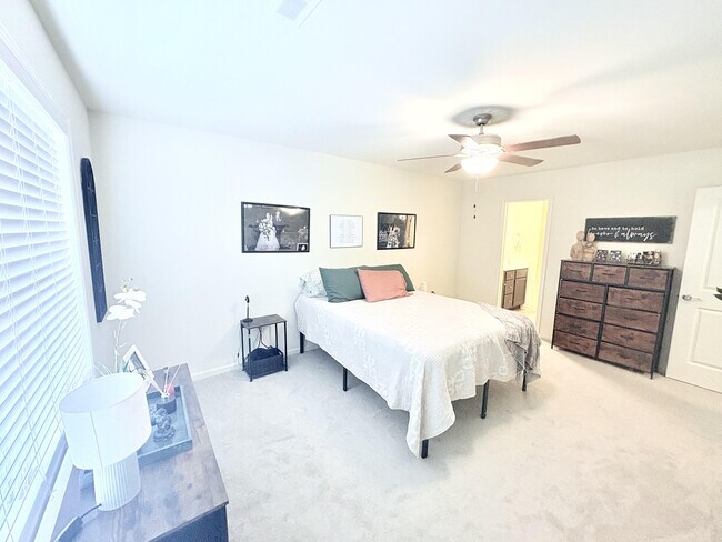 Building Photo - 456 Sullivan Loop Rd