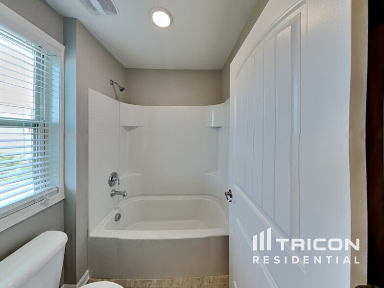 Building Photo - 306 Imperial Ct