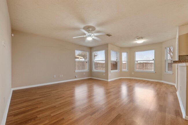 Building Photo - 13615 Ambrose St