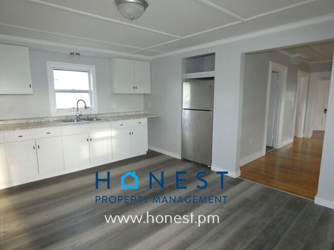 Building Photo - 35 Summer St