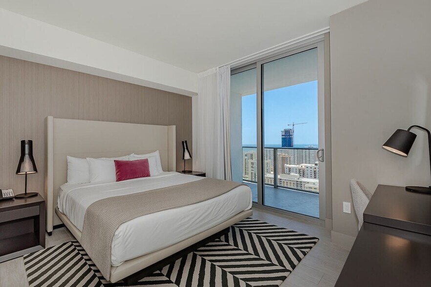 Building Photo - 4010 S Ocean Dr