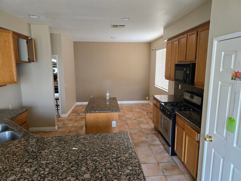 Building Photo - 11676 Azalia Dr