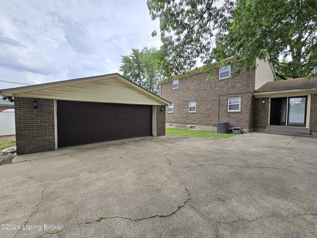 Building Photo - 4515 Lambert Rd