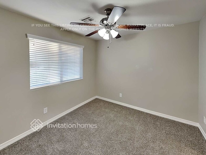 Building Photo - 30737 N Royal Oak Way