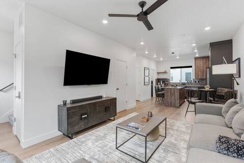 Building Photo - 772 W 300 N