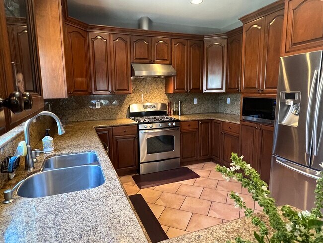 Kitchen - 6947 Jellico Ave