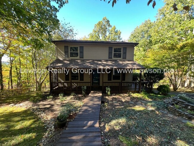 Building Photo - Nature Lover's Paradise-Easy Access to Vin...