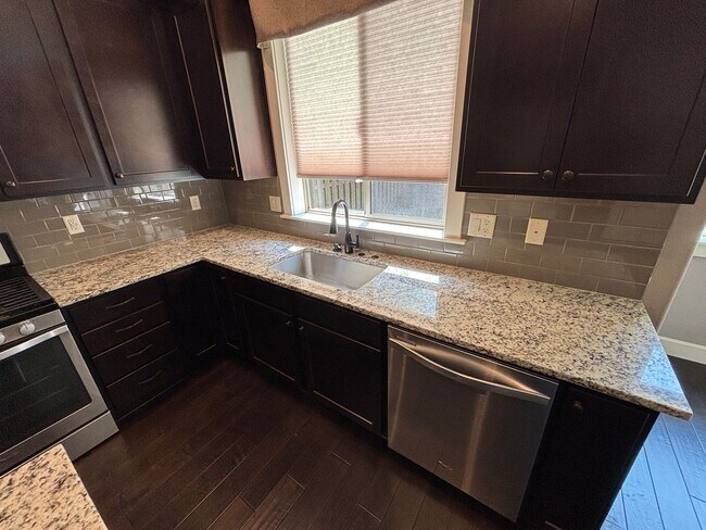 Building Photo - Beautiful Home in the Copper Creek Subdivi...