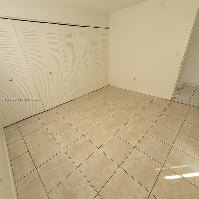 Building Photo - 5100 SW 41st St