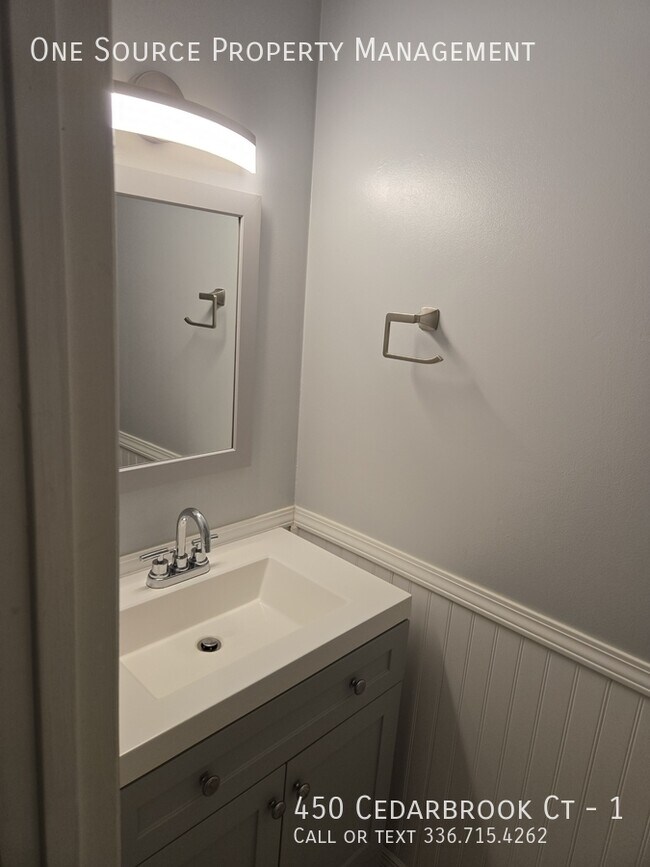 Building Photo - 450 Cedarbrook Ct