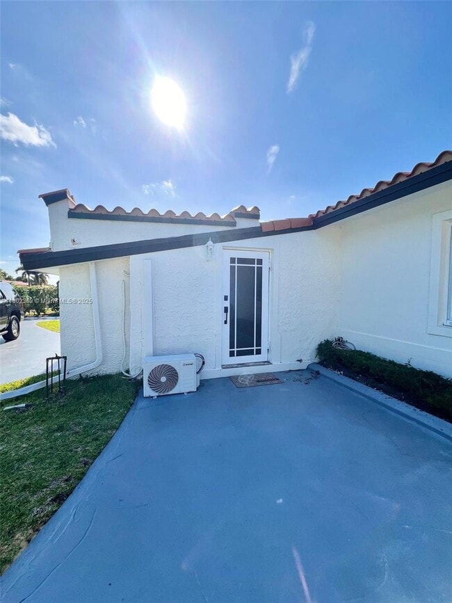 Primary Photo - 8941 SW 20th St